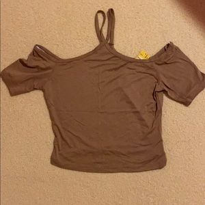 🌸Intricate off the shoulder top🌸